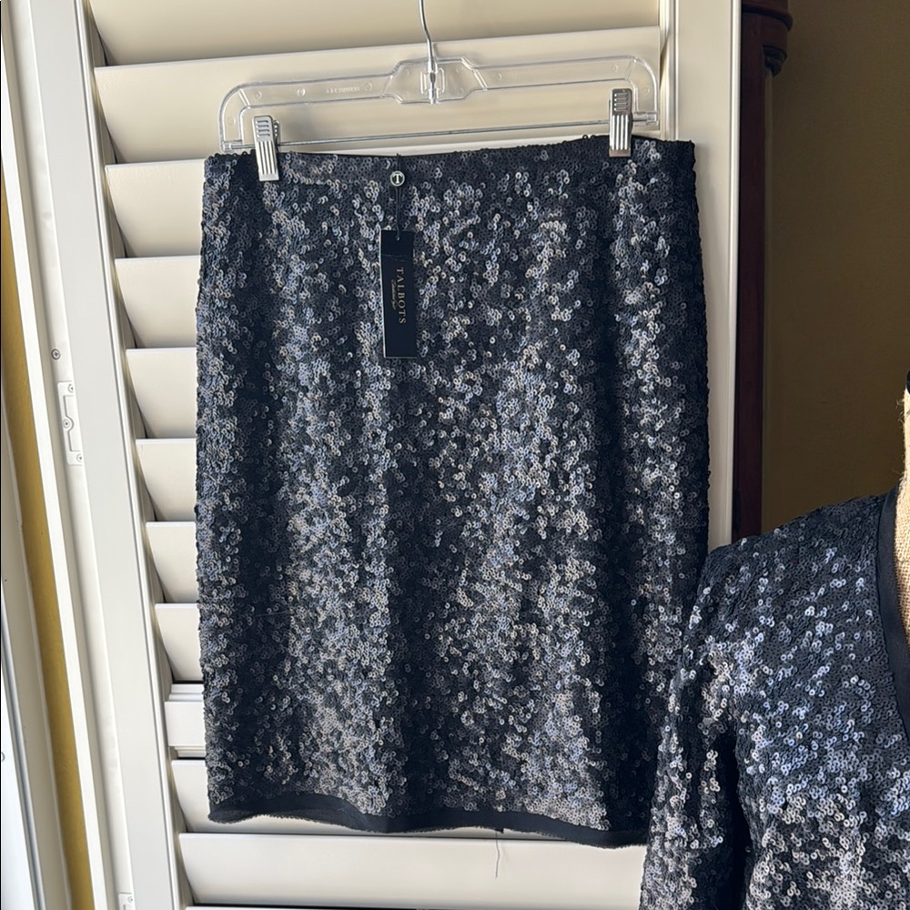 TALBOTS BLACK SEQUIN SKIRT. Never worn size 6.